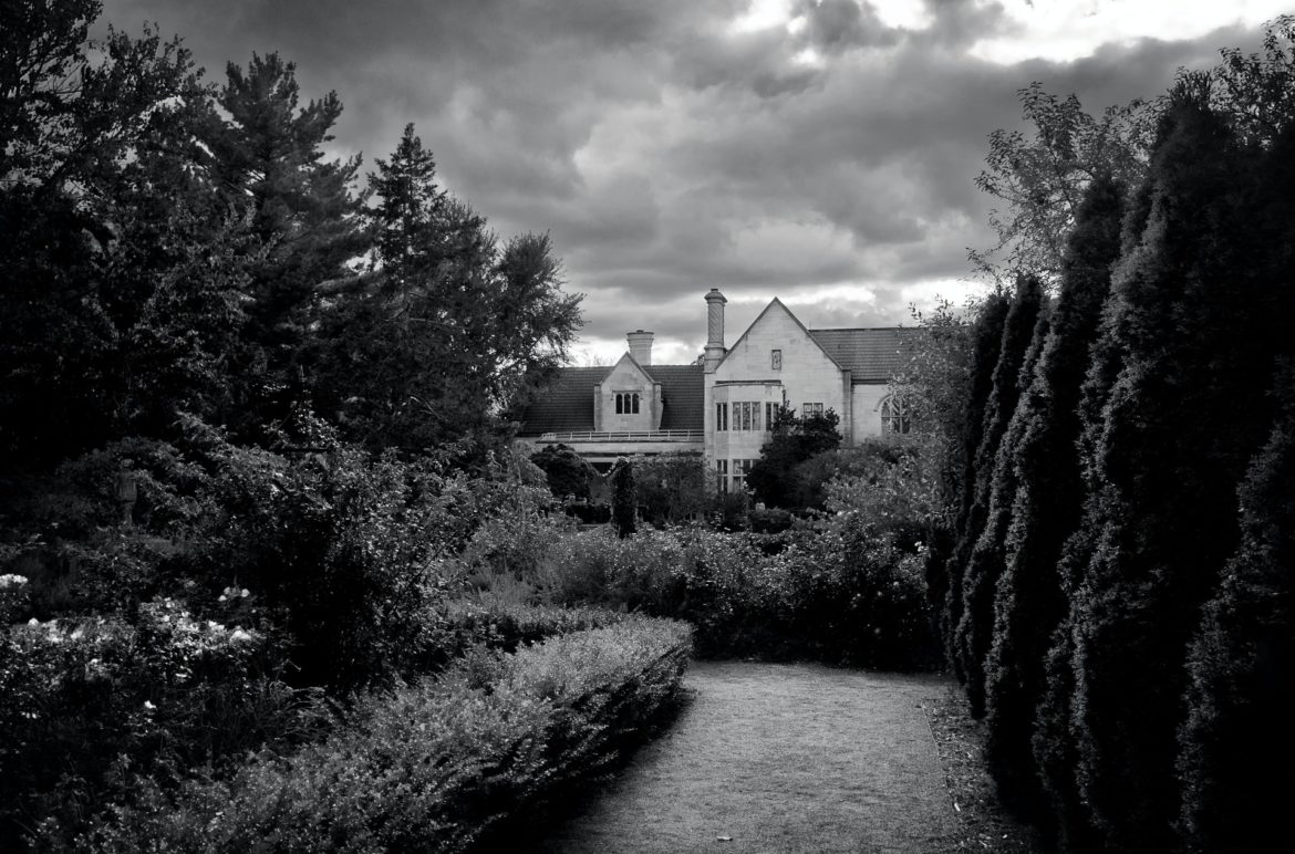 Großes weißes Haus